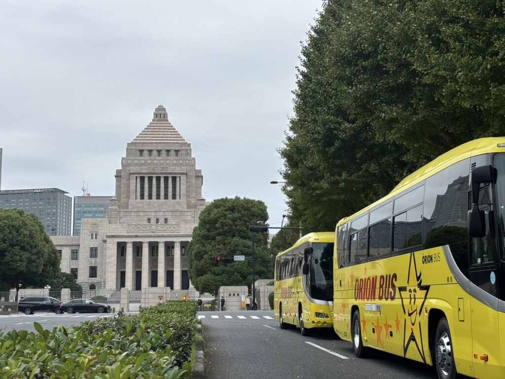 貸切バス　社会科見学